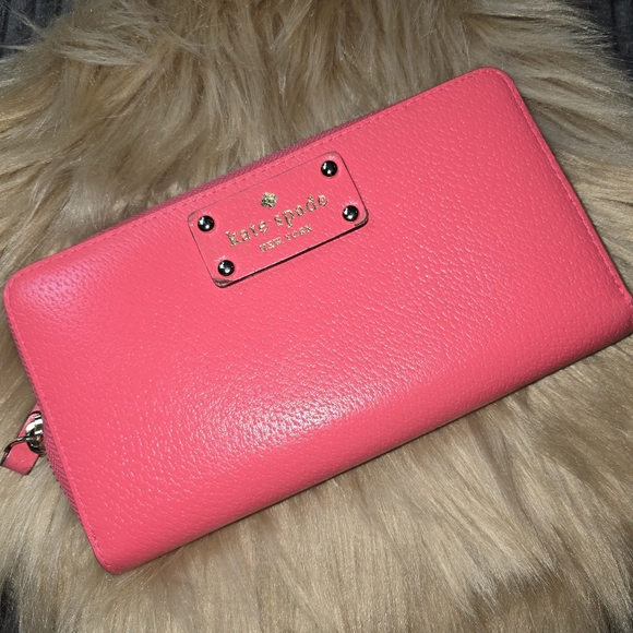 kate spade Handbags - Euc Kate Spade Coral Wallet Zip Large